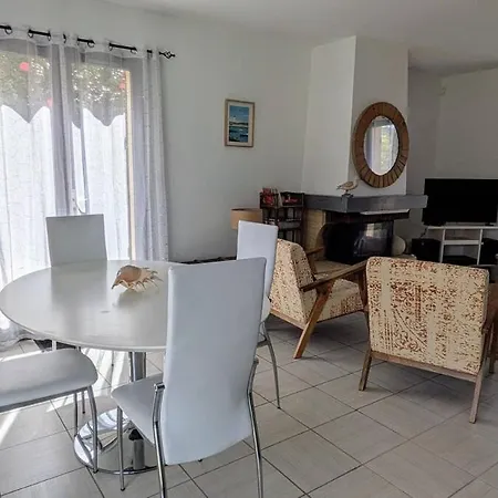 Hébergement de vacances Maison Avec Piscine Quartier Pinède De Conteau