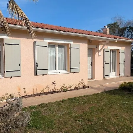 Maison Avec Piscine Quartier Pinede De Conteau Ferienhaus