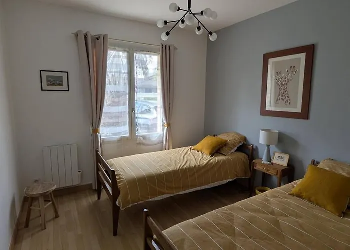 Ferienhaus Maison Avec Piscine Quartier Pinede De Conteau